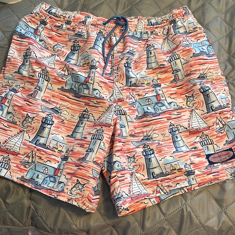 Men’s size Medium vineyard vines swim trunks